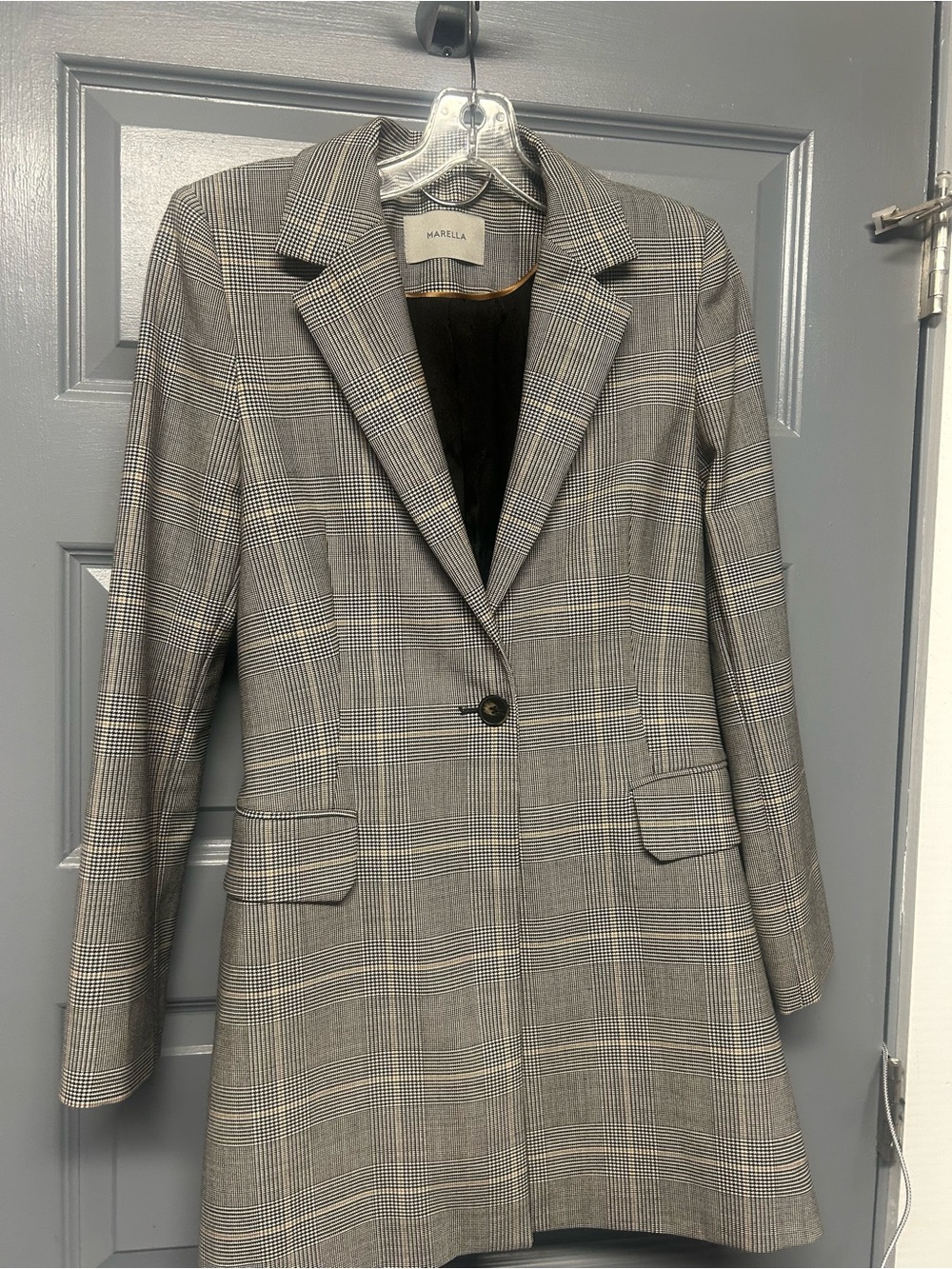 MARELLA Prince of Wales/Glen Plaid longer length wool blend blazer. Size 6 EUC